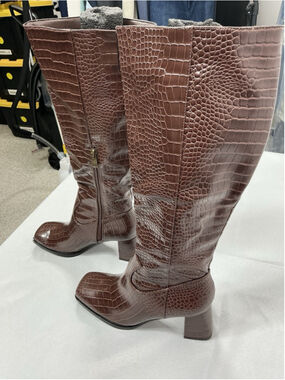 Womans Suedi Knee High Boots Brown Croc Faux Leather 8 Block Heel 1/2 Zip NWOT